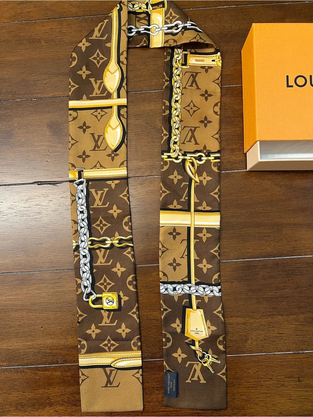 ❤️ Louis Vuitton Monogram Confidential Bandeau Silk Scarf